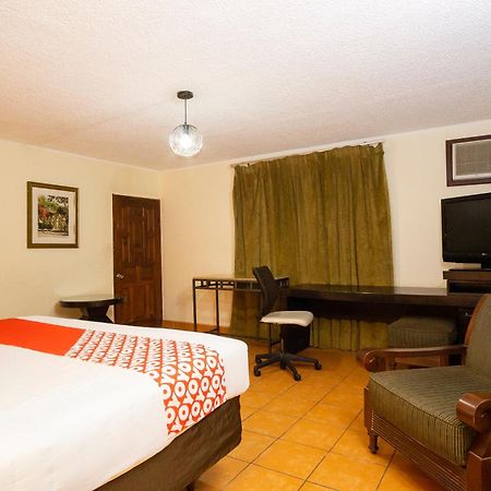 Oyo Hotel Hacienda Don Luis, Rosarito Zewnętrze zdjęcie A room at the hotel
