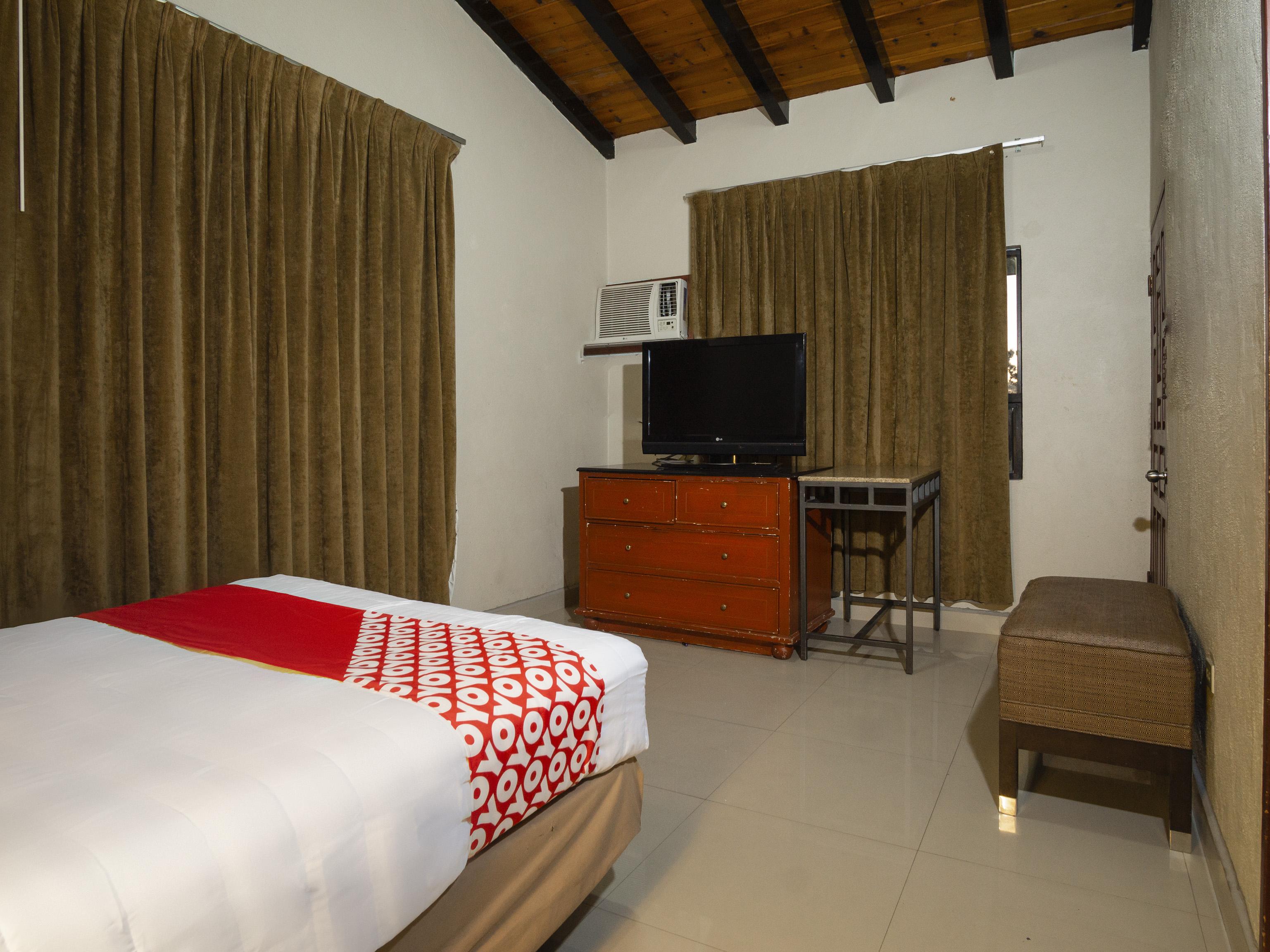 Oyo Hotel Hacienda Don Luis, Rosarito Zewnętrze zdjęcie A bedroom at the hotel