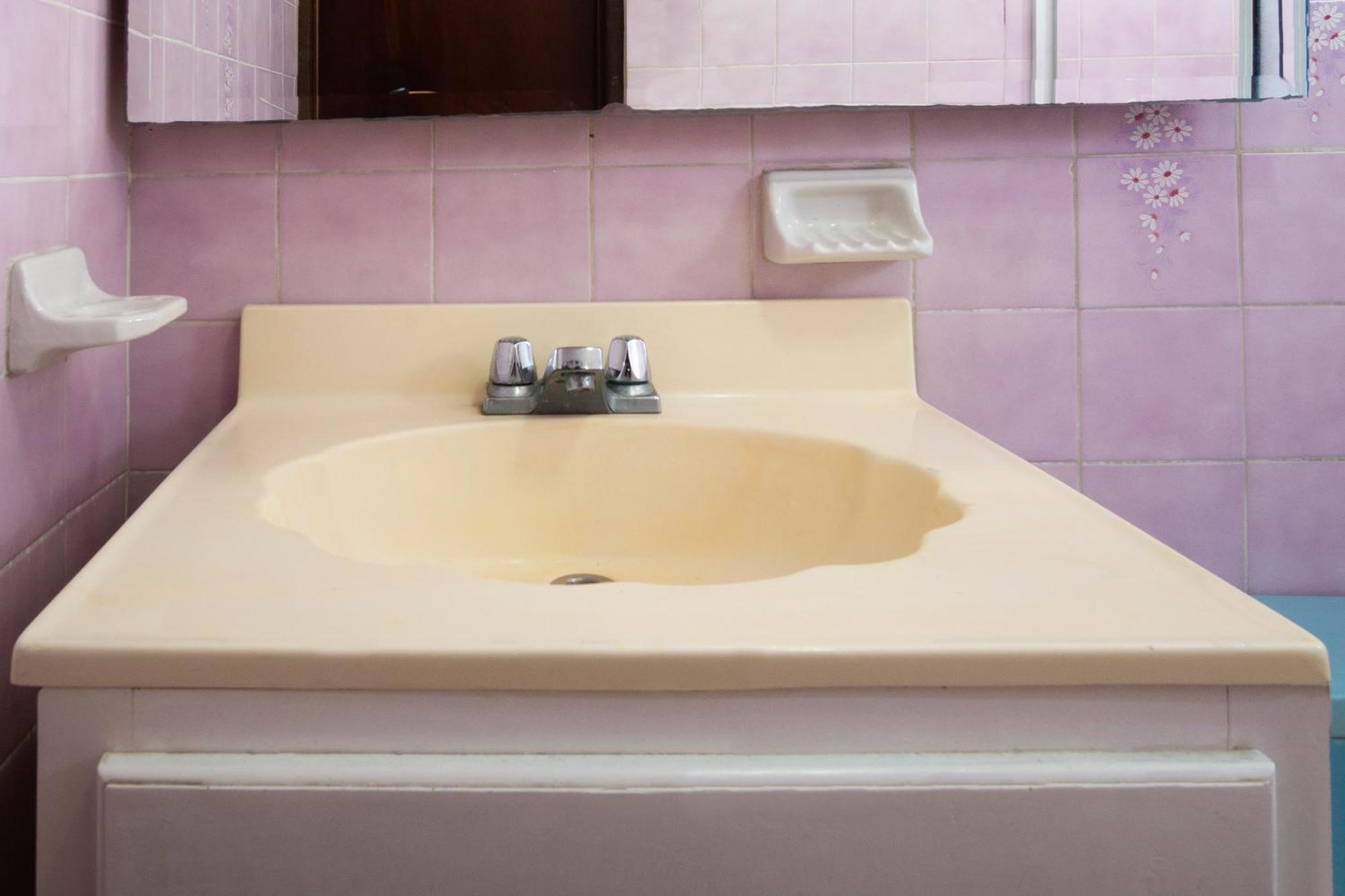 Oyo Hotel Hacienda Don Luis, Rosarito Zewnętrze zdjęcie A cultured marble vanity top