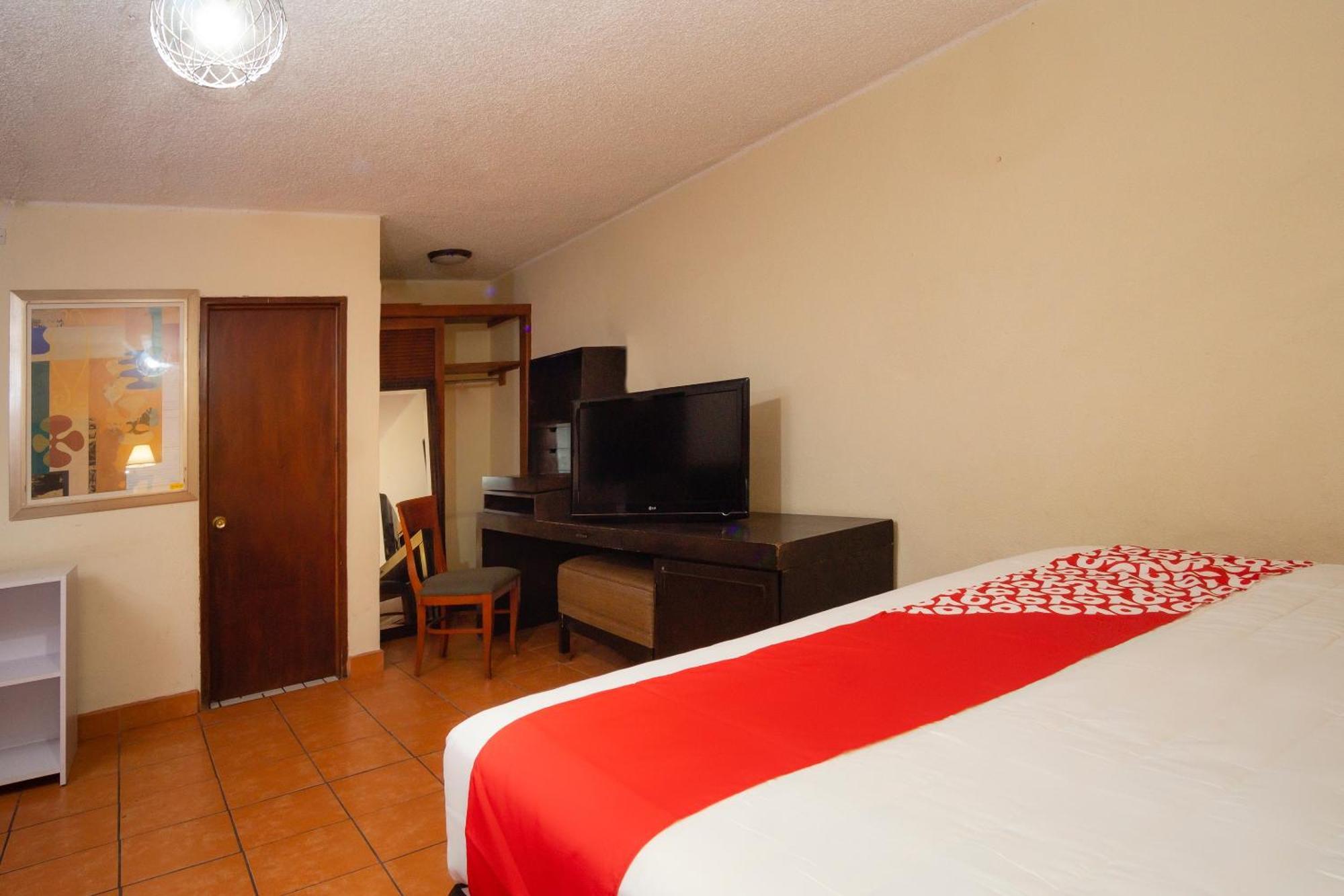 Oyo Hotel Hacienda Don Luis, Rosarito Zewnętrze zdjęcie A typical OYO hotel room in Mexico City